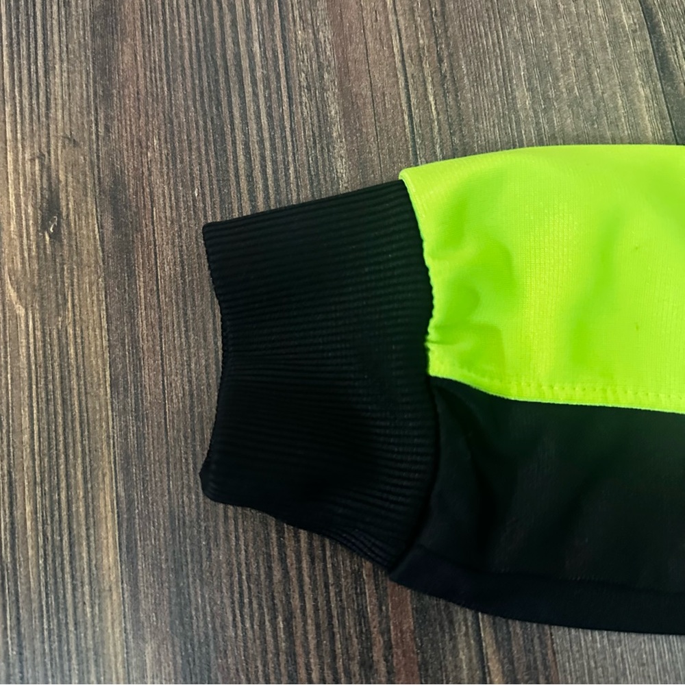 Under Armour Bright Green/Black 2pc set - Zip up Jacket and Joggers Kids size 6 - Picture 4 of 12